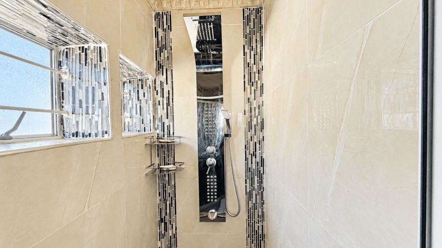 5 Bedroom Property for Sale in Wilkoppies North West